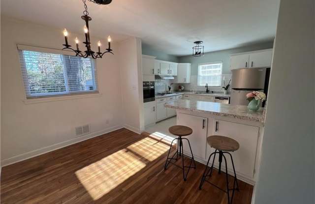 1300 Pineview Avenue