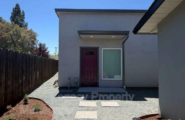 1195 Heather Ct