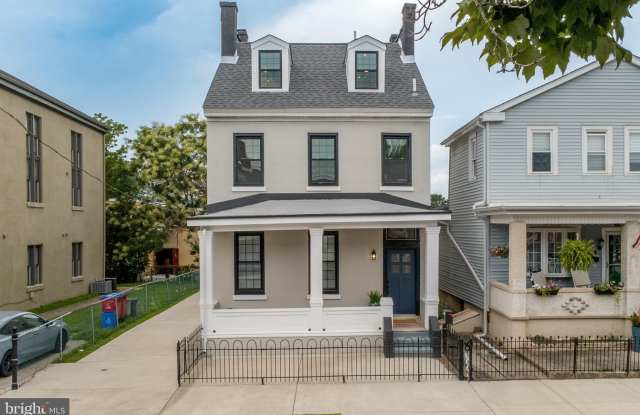 327 WOOD Street