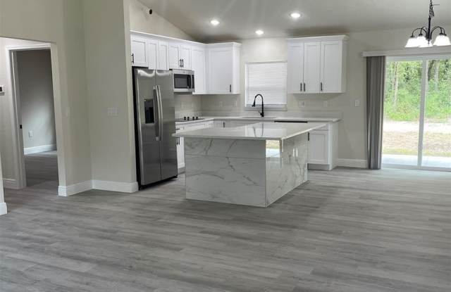 10631 N FRANTZ AVENUE