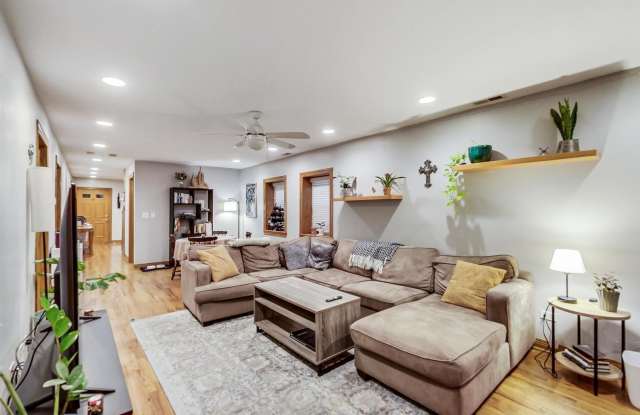 2911 N Talman Avenue