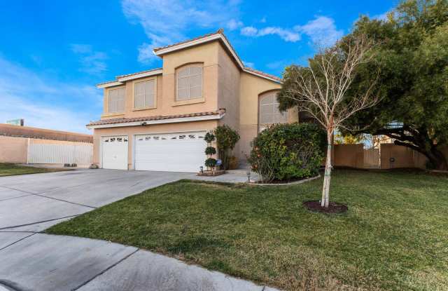 Welcome to your idyllic oasis in Green Valley!
