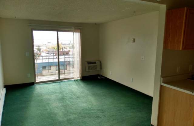 2 bedroom 1 bathroom upstairs apartment - Granvue Apartments,