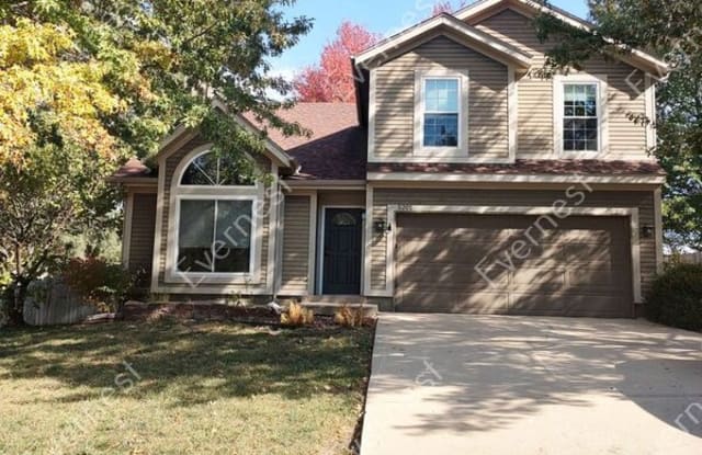 5201 Lakecrest Dr - 5201 Lakecrest Drive, Shawnee, KS 66218