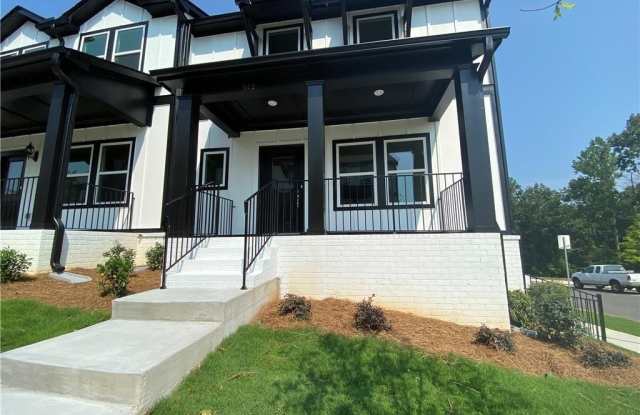912 Sweetwater Grove