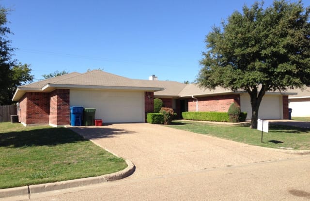 1006 Parkview Circle - 1006 Park View, Hewitt, TX 76643