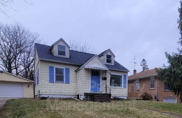 864 Emerald Ave NE