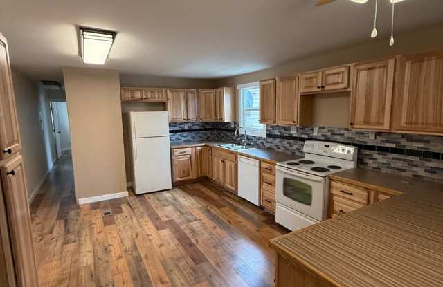 Photo of Updated 2 Bedroom, 1 Bath Home – Quiet Inside, Even Next to the Freeway