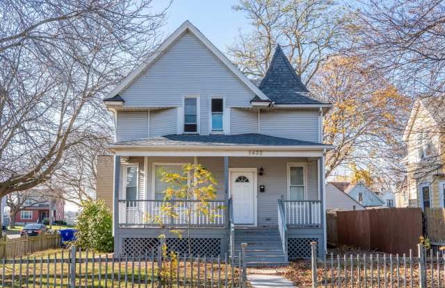 Spacious 4 Bedroom 2 Full Baths Available Kenosha