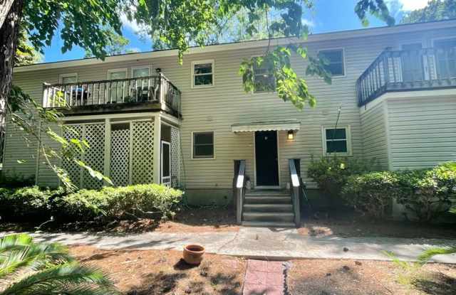 Inviting Two-Bedroom Home Near Savannah’s Islands