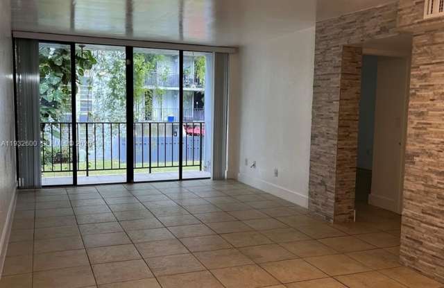 Photo of 210 Fontainebleau Blvd