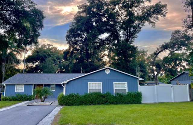 122 N OAKWOOD AVENUE