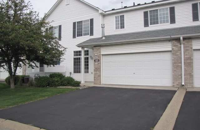 Townhome with Loft, Fireplace  Large Walk-In Closet. Trash and water included– Available May 1