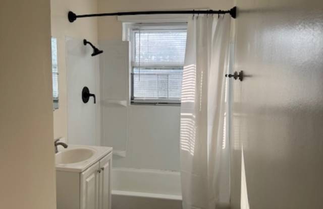 3309 Clarence Towery CircleApt. 04