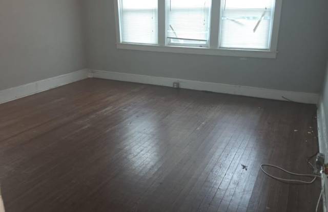 Photo of 728 W MAPLE Avenue