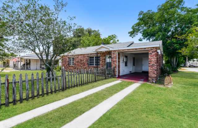 402 Ariana Avenue