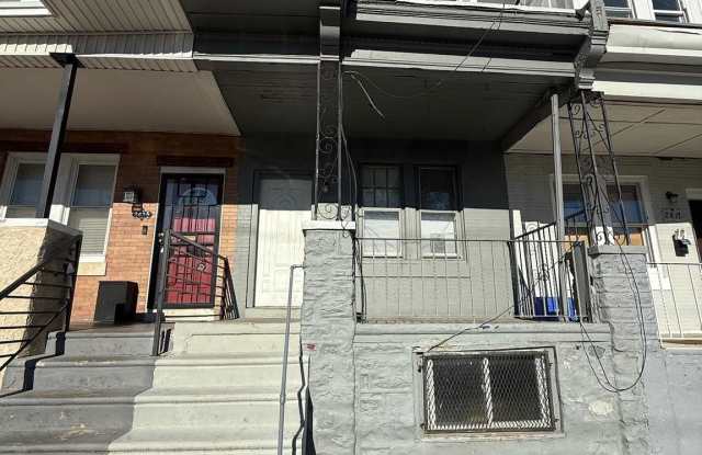 Photo of 2413 W INDIANA Avenue