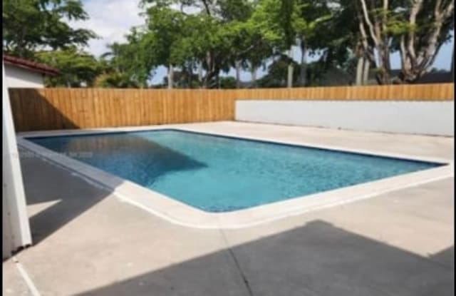 11111 Sw 147th Ct - 11111 Southwest 147th Court, The Hammocks, FL 33196