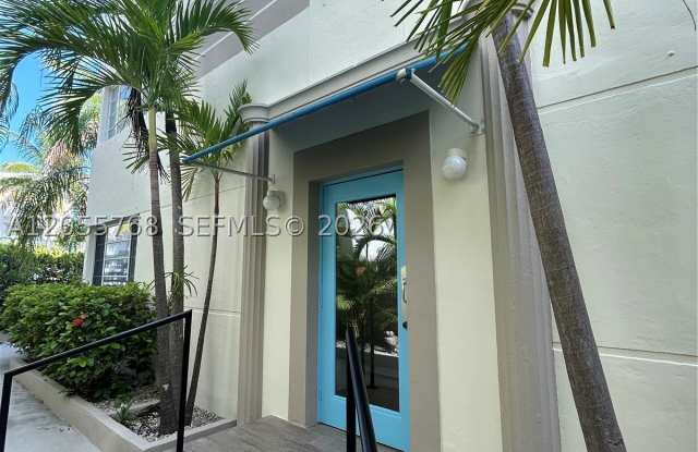 345 Collins Ave