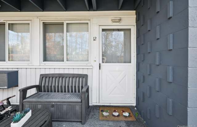 Photo of 4 Wyndover Woods Lane unit: 12