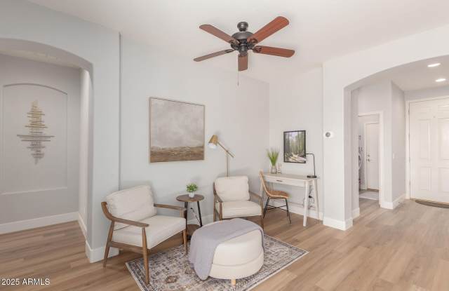 3725 E MEADOWVIEW Drive