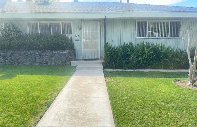 Charming 2bd 1bth Duplex