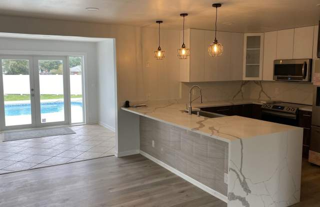 4000 NW 3rd Avenue, Boca Raton