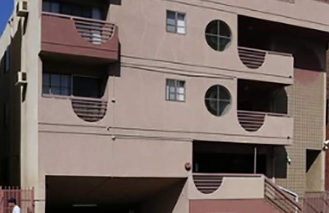 Photo of 733 S Mariposa Ave