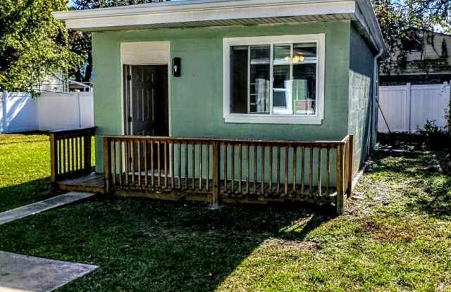 Studio Bungalow in Daytona Beach