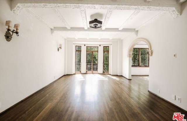 1302 Sweetzer Ave unit: 205