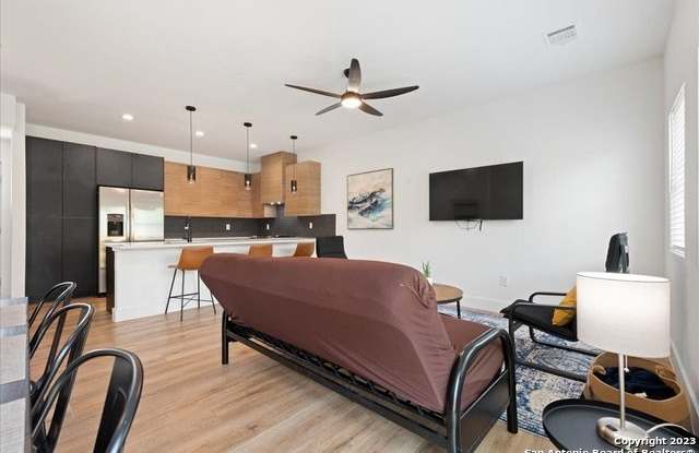 721 IOWA ST