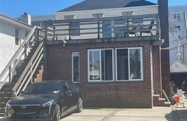 512 E Broadway
