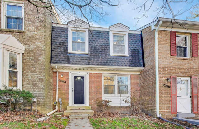 Photo of Nicely Remodeled 3 bed / 3.5 BATH's - 3 level brick TH in sought after Columbia on a premium lot