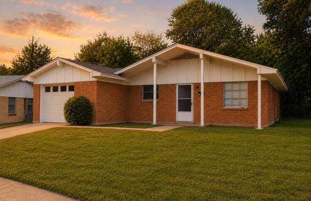 AVAILABLE END OF JUNE! 3 Bed 1 Bath
