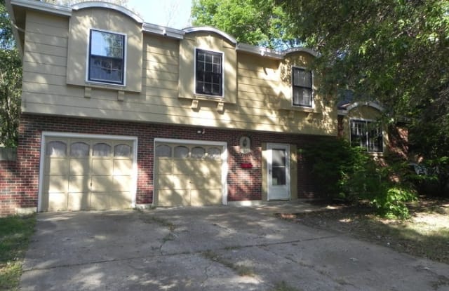 12804 Cambridge Avenue - 12804 Cambridge Avenue, Grandview, MO 64030