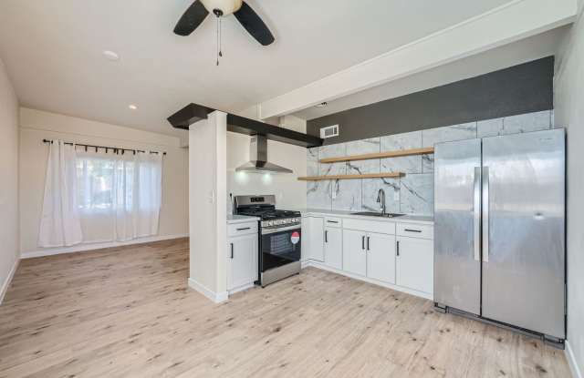Stunning 2 Bedroom Newly Remodeled Modern Unit in Downtown Las Vegas