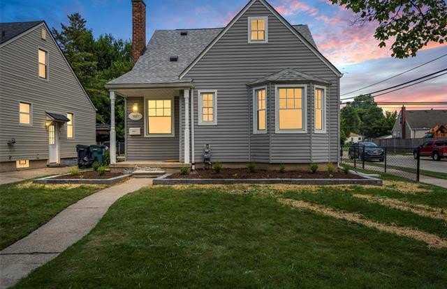 Photo of 1027 S Wilson Avenue