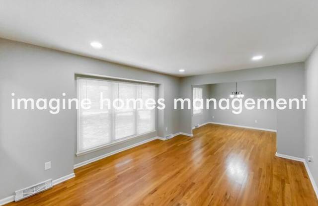 6815 North Michigan Avenue