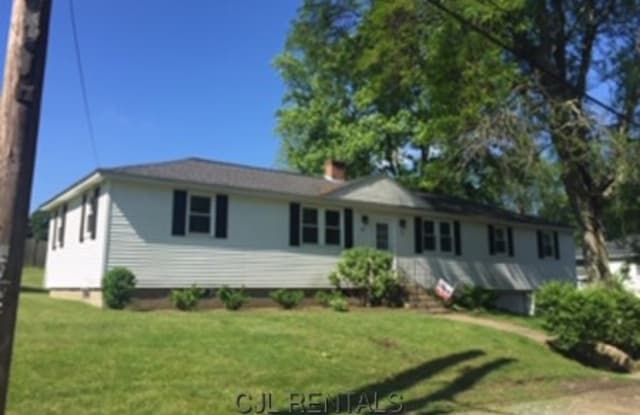 29 Evergreen Ave. - 29 Evergreen Avenue, Middlesex County, MA 01730