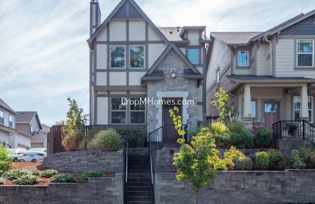 Fantastic Three Bedroom Home In Wilsonville On Corner Lot!