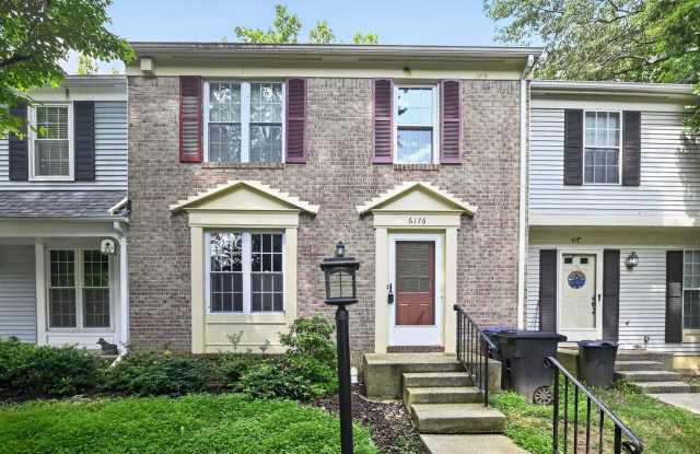 4BR BURKE CENTRE TOWNHOME | 3 FINISHED LEVELS | RENT AS LOW AS $3,400 WITH LONG-TERM LEASE