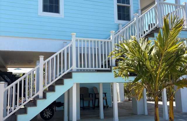 453 NE Indian River Drive