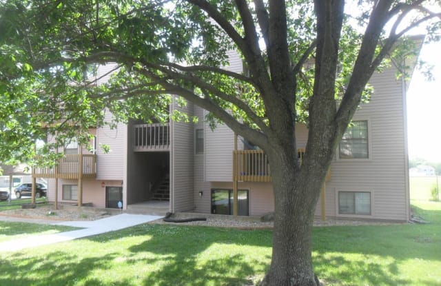 5270 SW West Dr Apt C - 5270 Southwest West Drive, Topeka, KS 66606