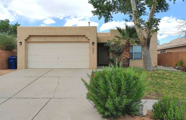Lovely 3 Bedroom, 2 Bath In The NW!