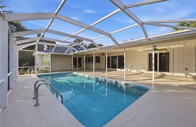 1048 Admirals Walk