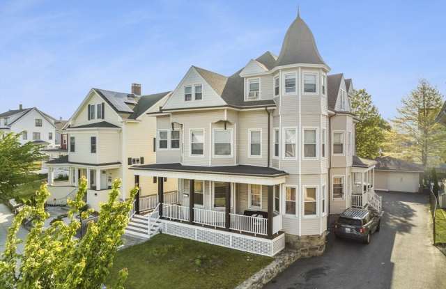 974 Plymouth Ave unit: 3