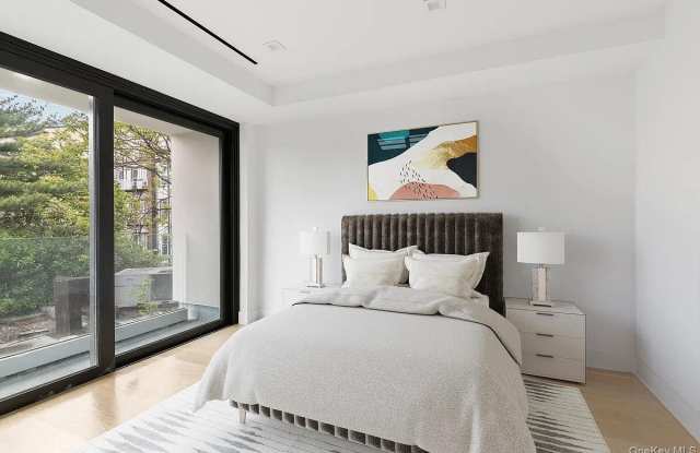 153 GREEN Street unit: 3B