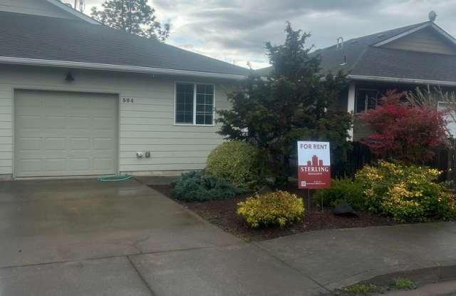 Photo of (870) College Street Duplex - 4 Bedroom / 2 Bathroom