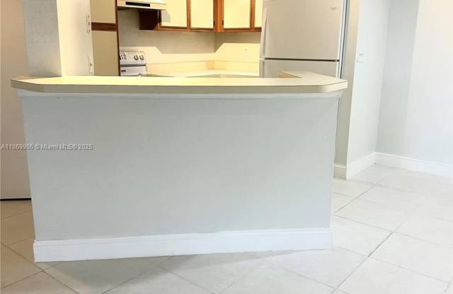 3390 N Pinewalk Dr N