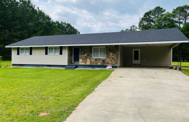 Photo of Renovated countryside 4 bedroom 2 bathroom ranch on 2 acres! Must see!